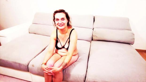 jacquieetmicheltv – Sexy Love – 30 years old, learns quickly!