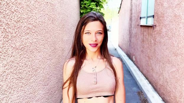 jacquieetmicheltv – Lolita, 25 years old, craves hard discovery!