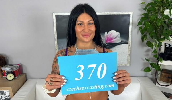 CzechSexCasting – Emma Turner – A brunette milf gets fucked by a strange photographer – E370