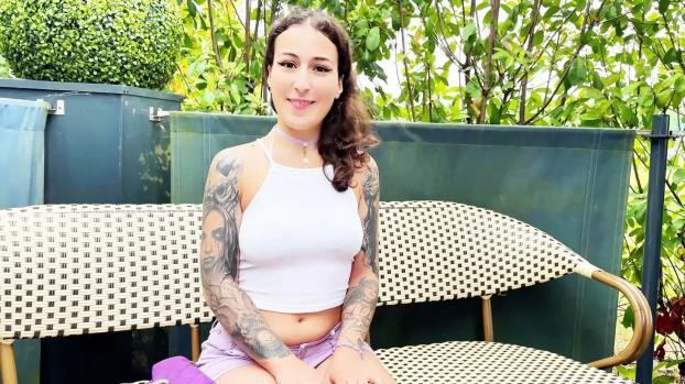 jacquieetmicheltv – Irogenia – 31 years old, a world of her own…