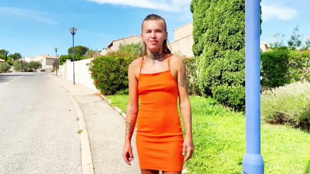 jacquieetmicheltv – Mel – 24 years old, swimming pool installer in Saint-Tropez!