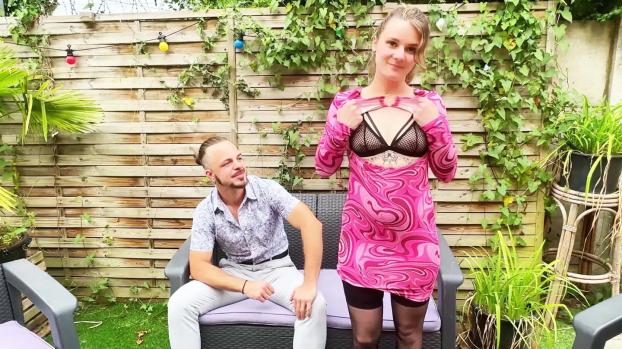 jacquieetmicheltv – Cat In Mini goes through an unspeakable box…