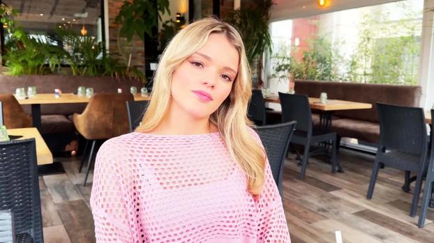 jacquieetmicheltv – Jade, 20 year old hottie from Versailles!