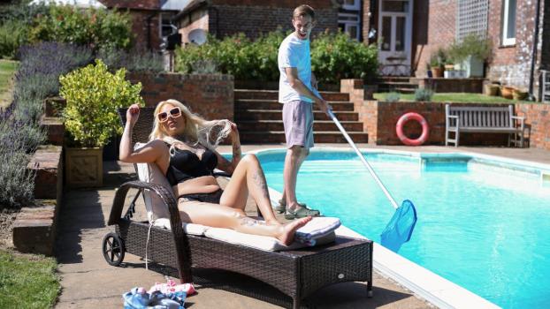 BzzsExxtra – Chloe Savage – Pushing The Pool Boy