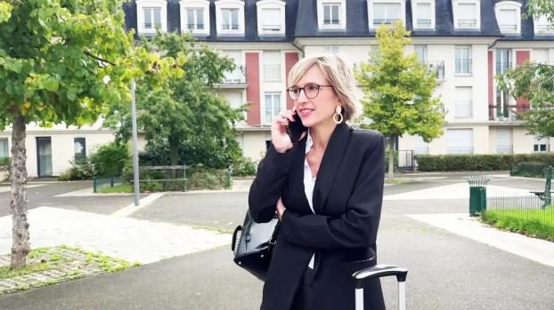 jacquieetmicheltv – Didine seduces her driver…