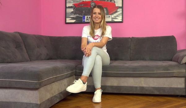 AmateriPremium – Adriana Sweet Blonde – An inexperienced amateur woman wants to show off her skills