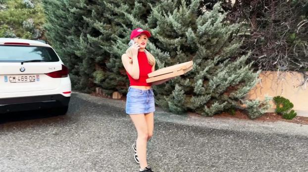 jacquieetmicheltv – Jade succumbs to temptation!