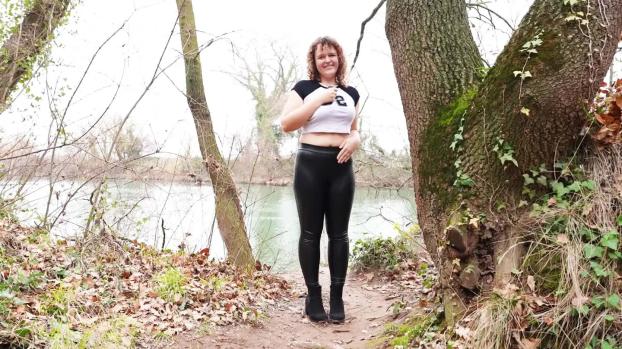 jacquieetmicheltv – Charline, 20 years old, a new start!