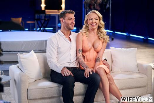 WIFEY – Victoria Rey – Cute Blonde Hotwife Gets Fucked Doggystyle