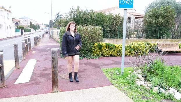 jacquieetmicheltv – Charline – 20 years old, true to herself!