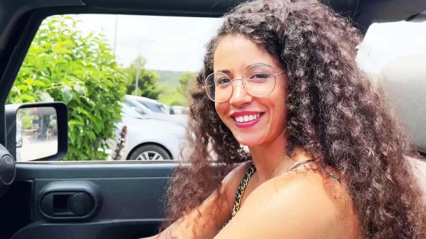 jacquieetmicheltv – Pràna, 22 years old, hairdresser in Bondy!