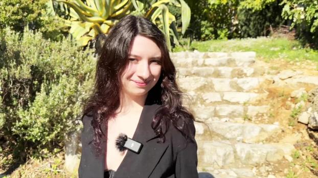 jacquieetmicheltv – Ayori, 21 years old, from Poitiers!