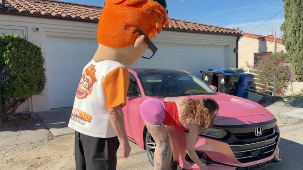 PornDudeCasting – Porn Dude Peeks Under Avalon Mira’s Hood