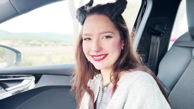 jacquieetmicheltv – Granny Donuts, 28 years old, comes to continue her hardcore experiences… with a smile!