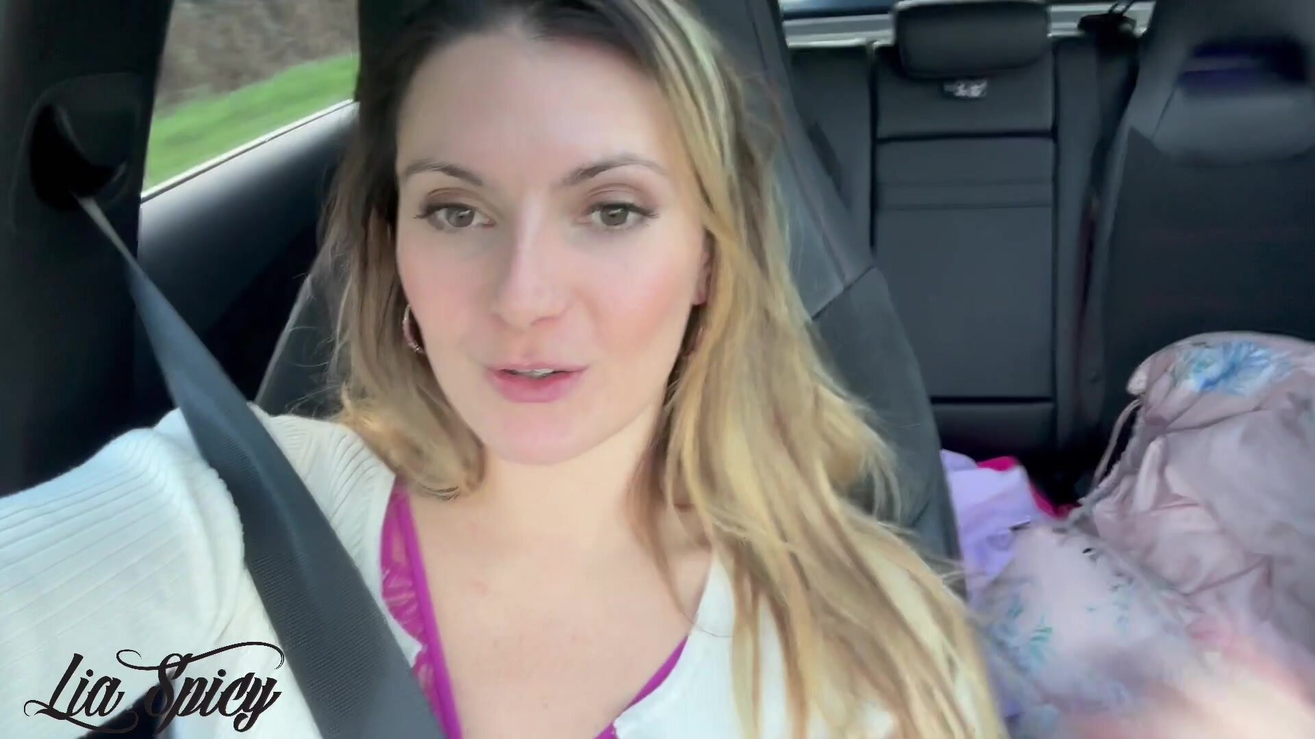 Lia Spicy – 100 Pipe Baveuse
