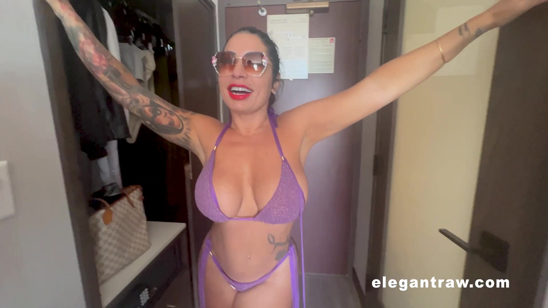 ElegantRaw – Monica Santhiago