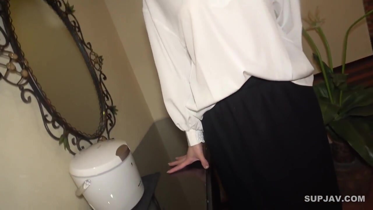 [Uncensored, Completely Amateur, Raw Creampie] A Lovely, Tall, Beautiful Office Lady, 25 Years Old! Even Though She’s An Amateur, She’s Somehow Overflowing With Enthusiastic Fans! After Work, She Goes To The Hotel For A Quickie, Masked, And Totally Erotic