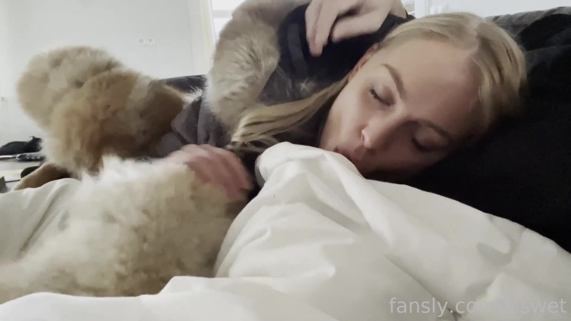 Siswet – Goodmorning Daddies, wish i could Suck and Fuck all of You!!