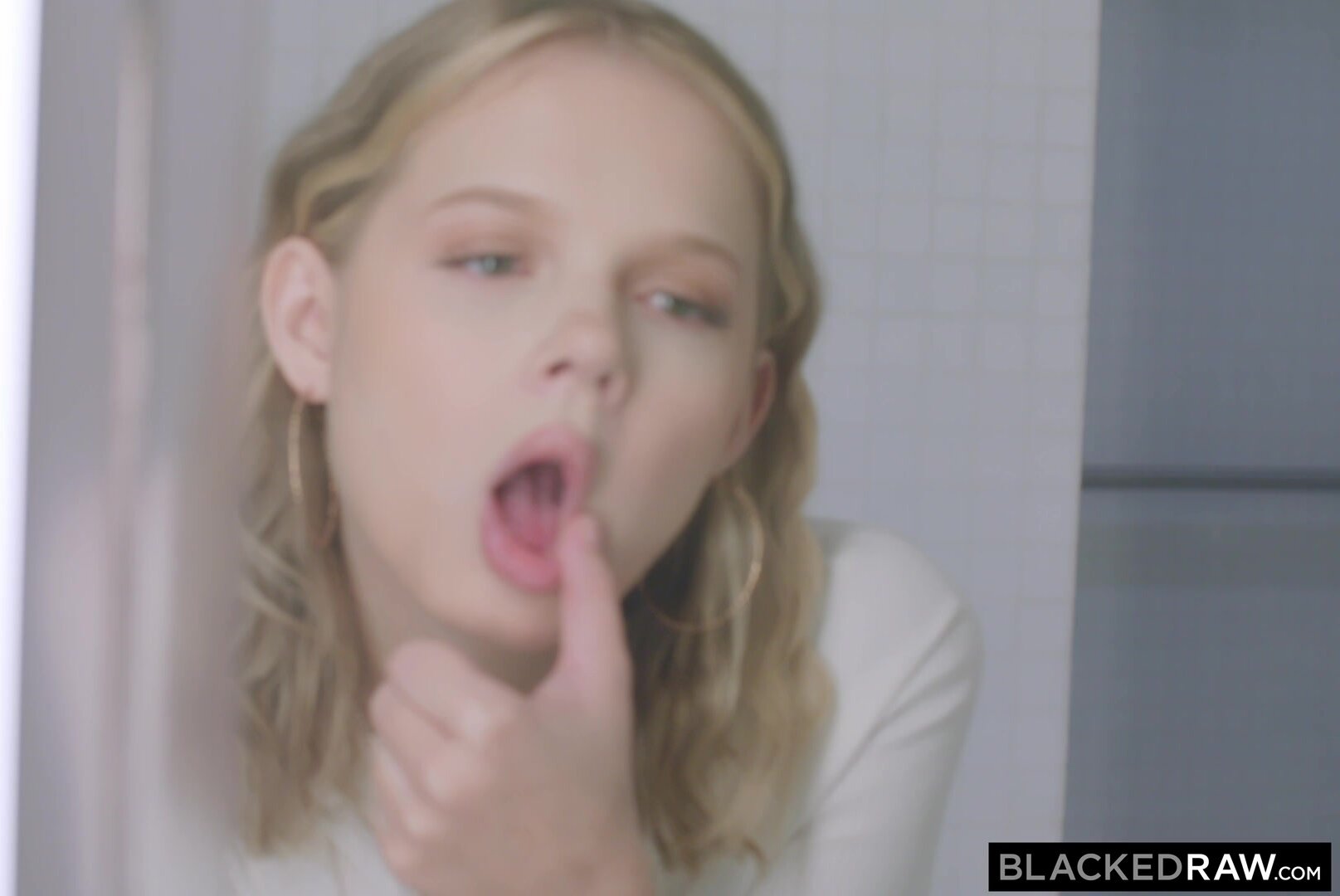 Coco Lovelock – Petite Coco Gets Stretched Out In 5 Bbc Gangbang