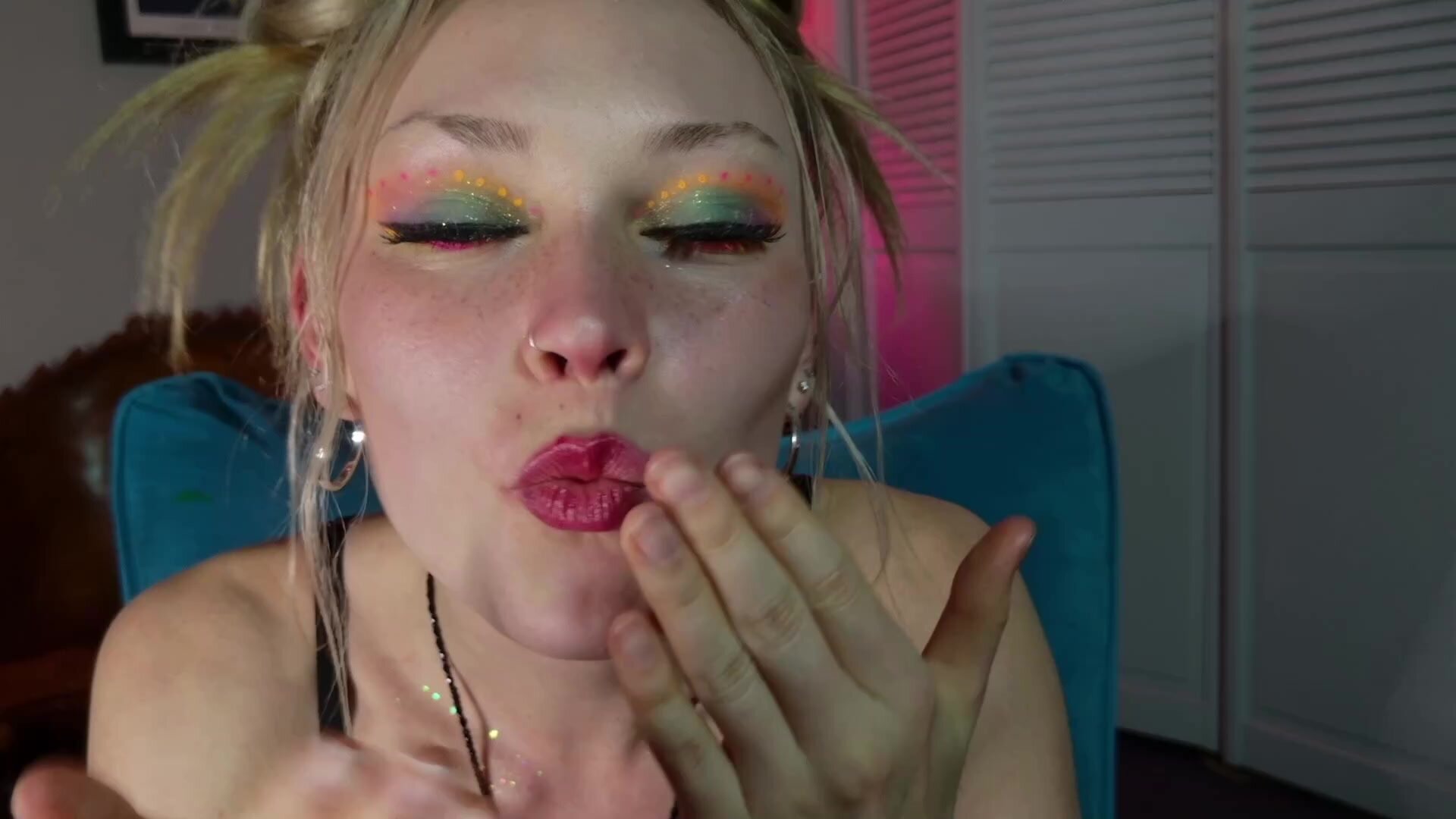 Beautiful Blonde Lilfknsquirt Webcam 1