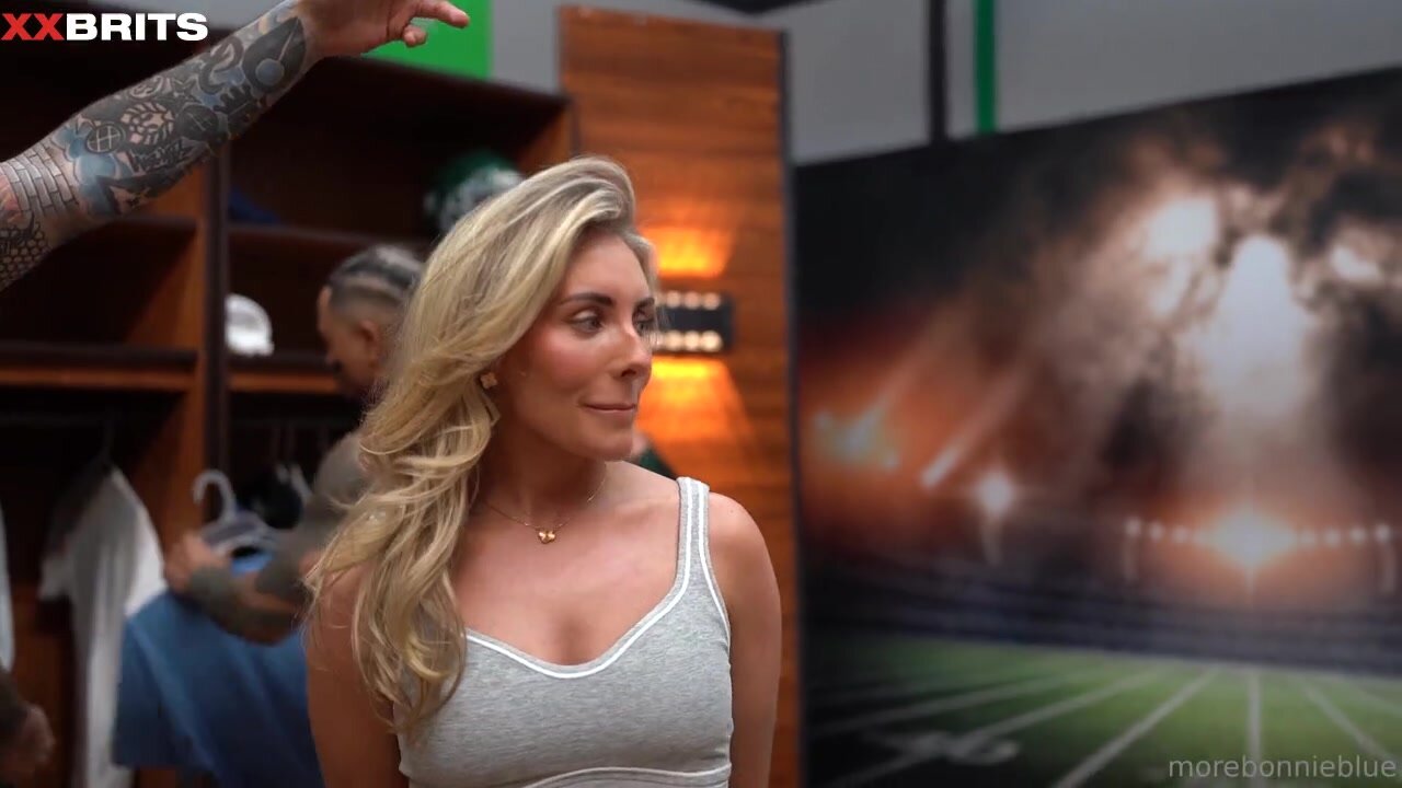 Bonnie Blue – British Cumslut Fucking 10 Nfl Player Gangbang