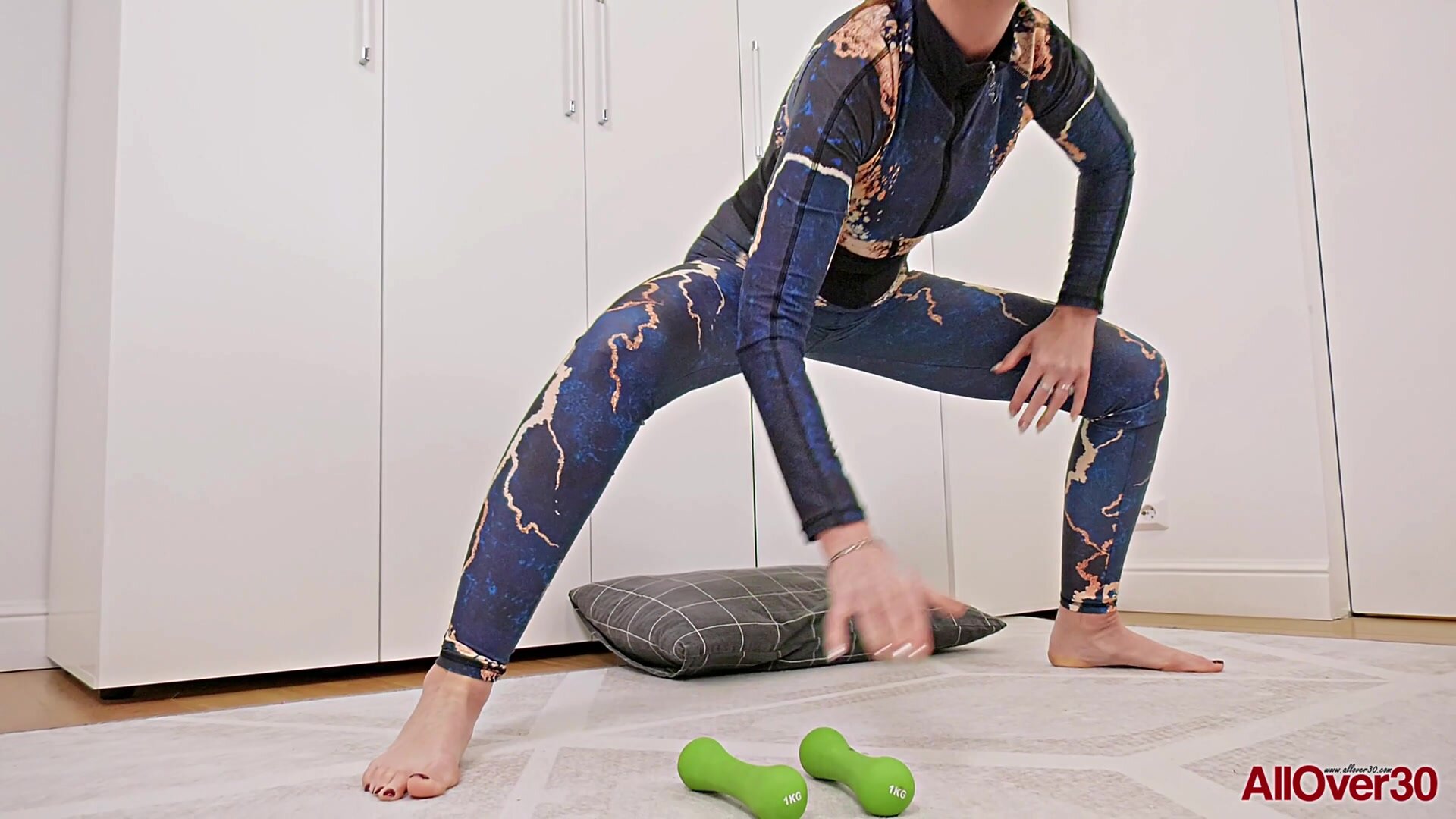 AllOver30 – Nicky 3