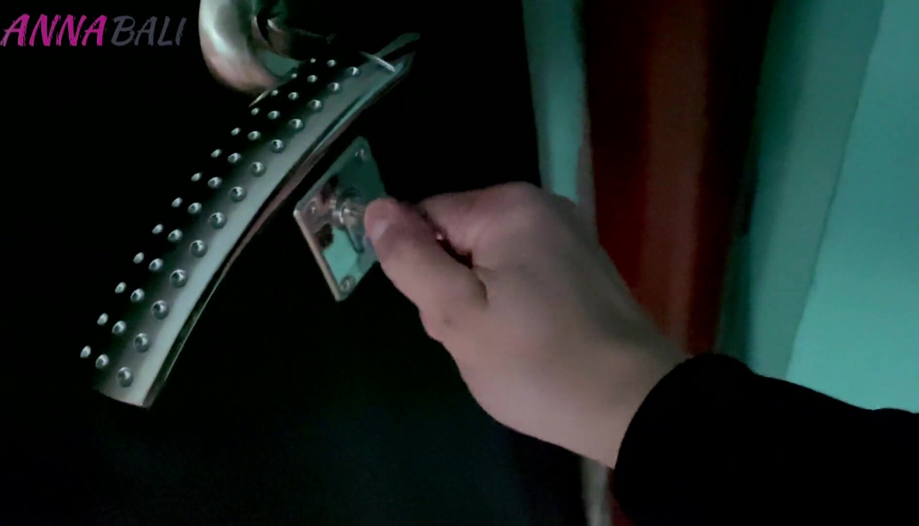 AnnaBali – Naked girl can’t get home because of a broken lock