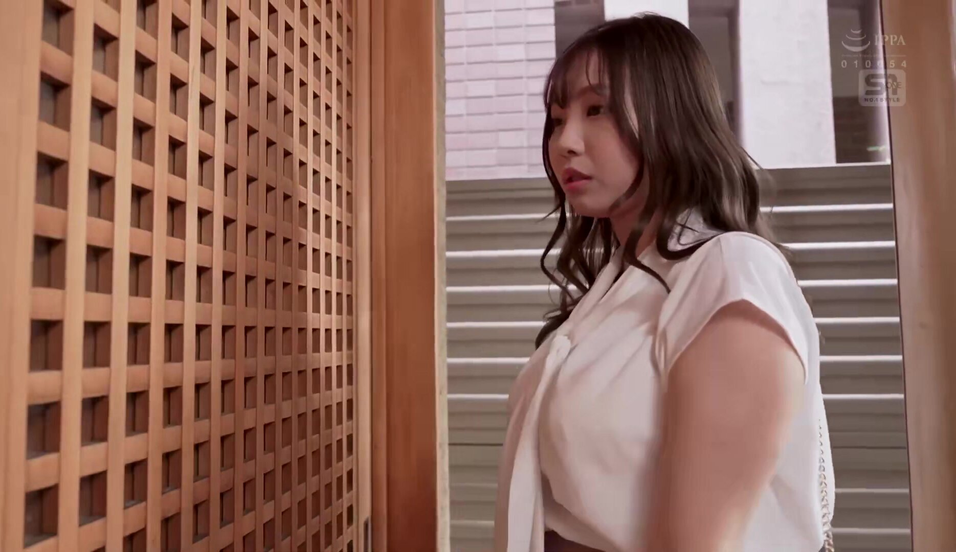 SONE-621 The insidious flowers of a JD with exquisite breasts. A record of an H-cup female college student who is blackmailed by middle-aged men with a big-breast fetish, who relentlessly fondle, lick, stroke, and bukkake her breasts until they are soaked