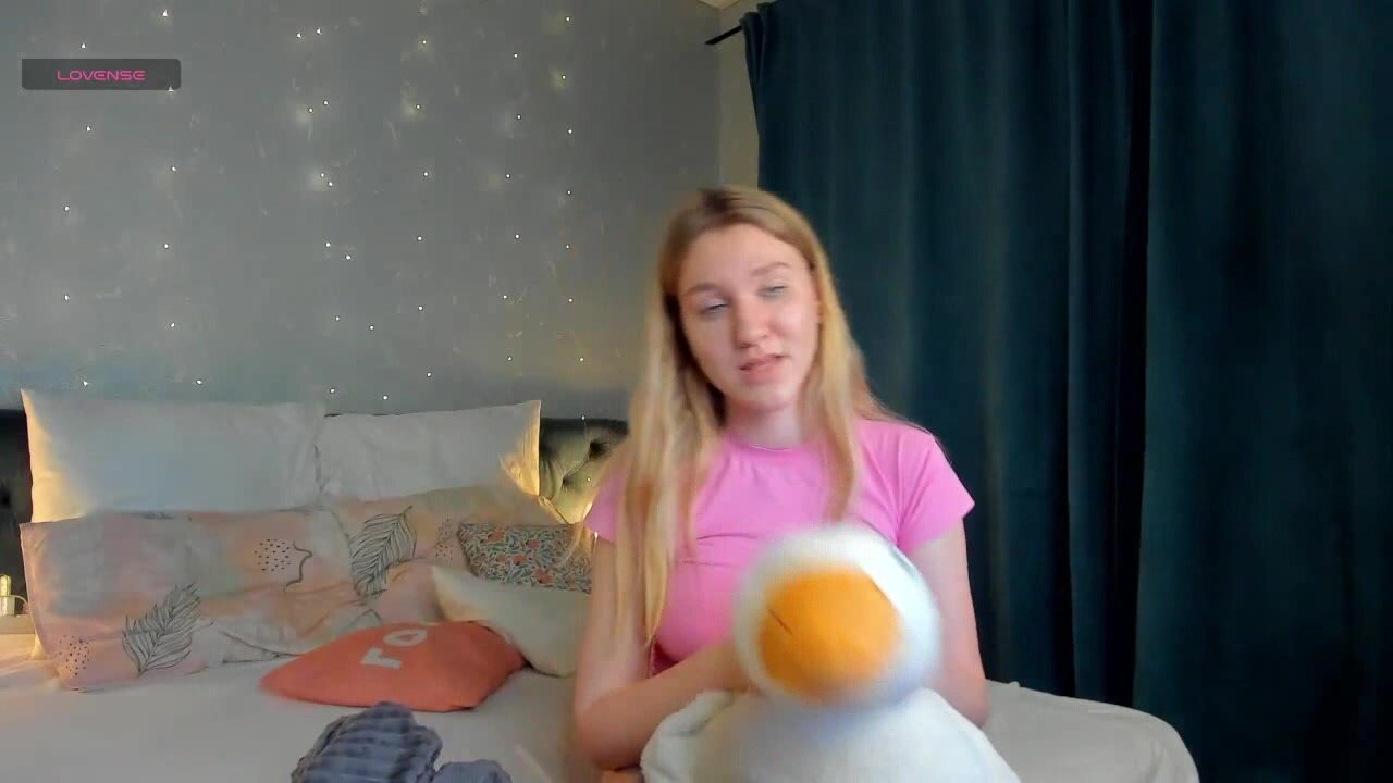 Perfect big ass and natural big boobs blonde skinny teen