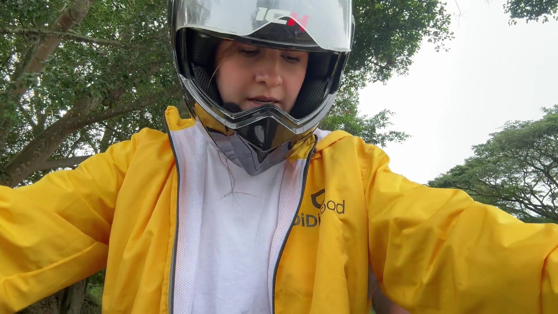 SweetFantassy – Picking up DIDI Customer Without Bra!