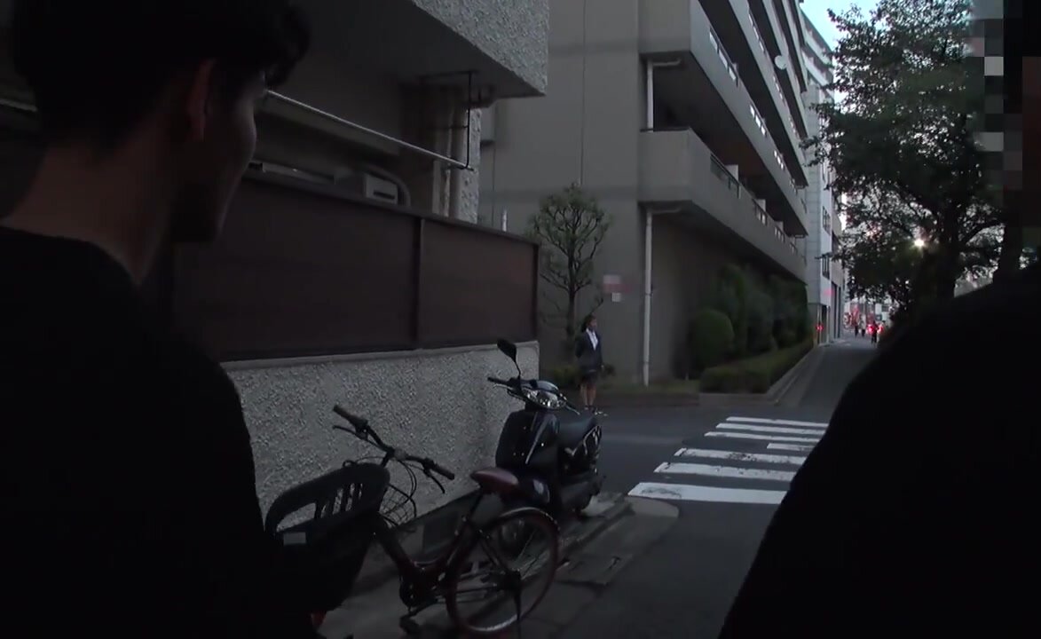 MUGE-007 Real Estate Lady Unreasonable flowers