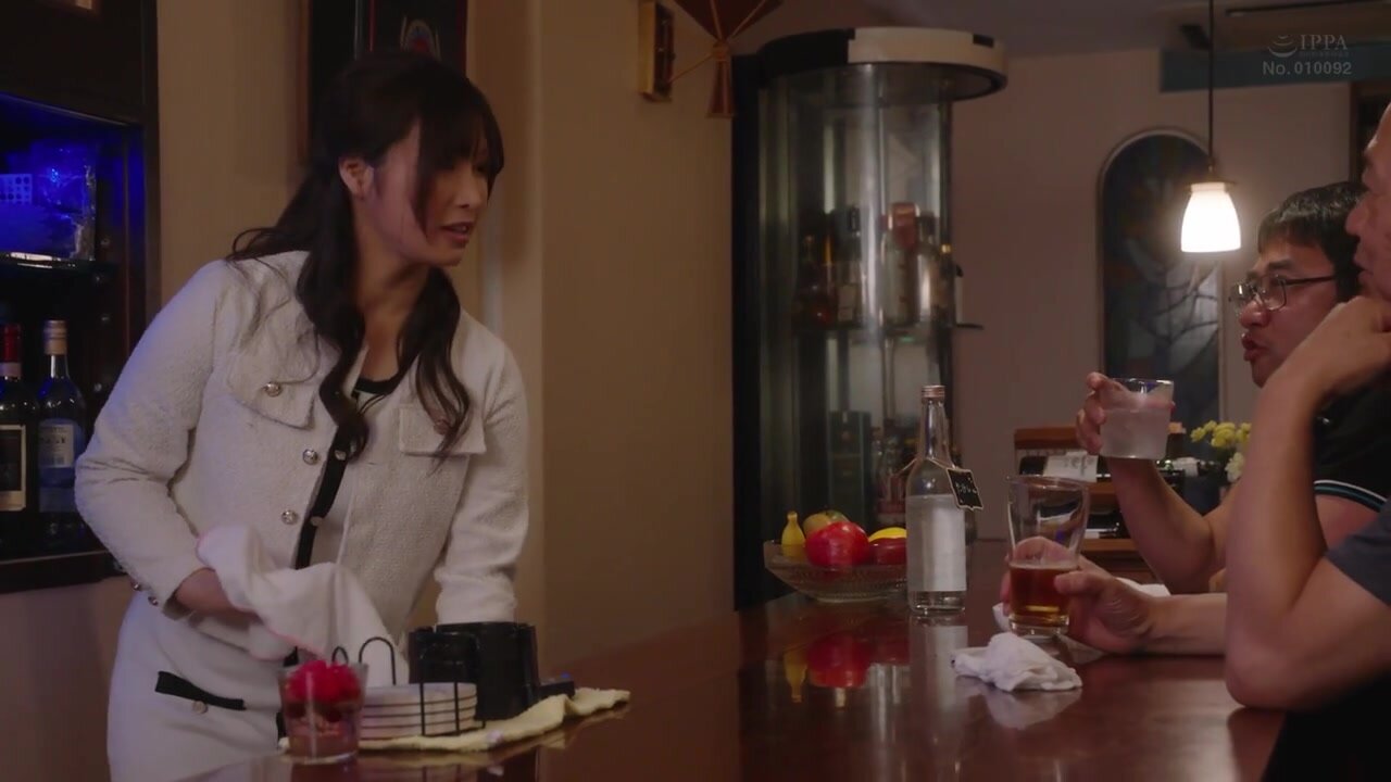 MOON-053 Becoming friends with a hostess at a hot spring resort, I straddled her and had a slow piston-like cowgirl affair with her, forcing her to cum inside me again and again. Aya Nanjo