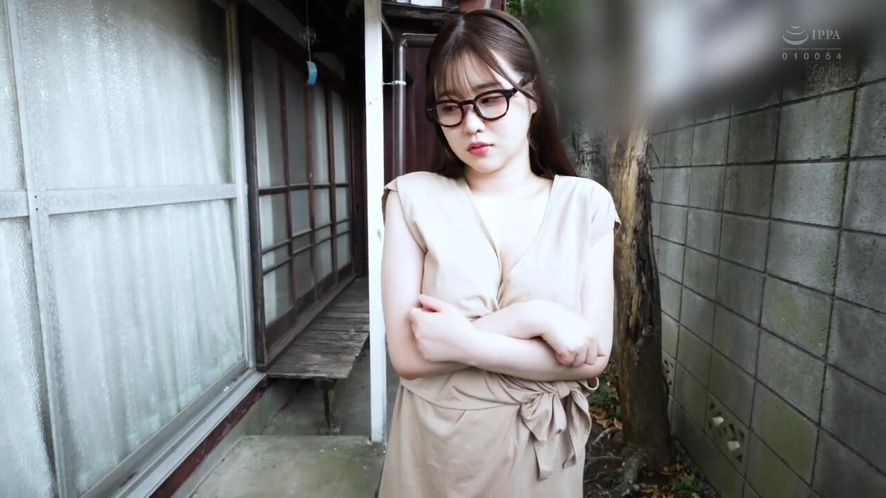 MFYD-098 When a plain office lady takes off her clothes, she reveals her amazing breasts and vulgar, raunchy sex ()