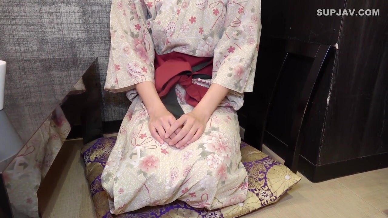 [2 works + luxurious bonus] A fair-skinned, tall, slender girl with a toned, beautiful body trained through futsal. 4 shots in the strongest 3P! Frustrated because she can’t do it with her boyfriend. In a gorgeous yukata, she lights up the summer night wi