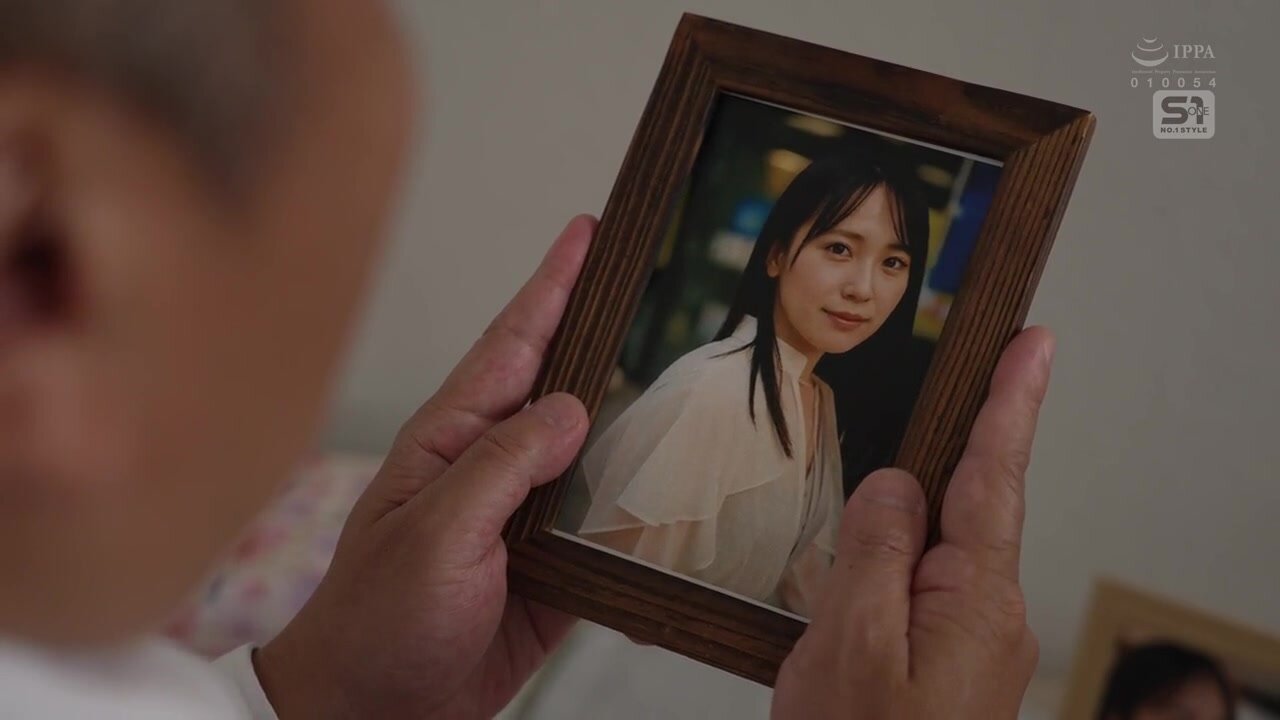 SNOS-092 Superimposing her mother onto her daughter… In place of her dead mother, the stepdaughter offers her meat hole to her stepfather. A father-son household of love and hate. “My only parent is my father, and I’m the only father…” Airi Nagisa