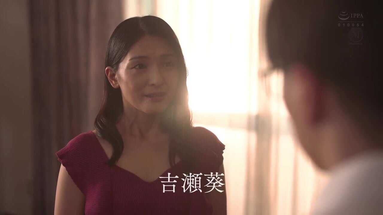 ROE-454 “Marry me when you grow up,” the boy who said this to me showed up as my daughter’s fiance… The night he announced their marriage, I found myself engrossed in his grown-up body. Aoi Yoshise