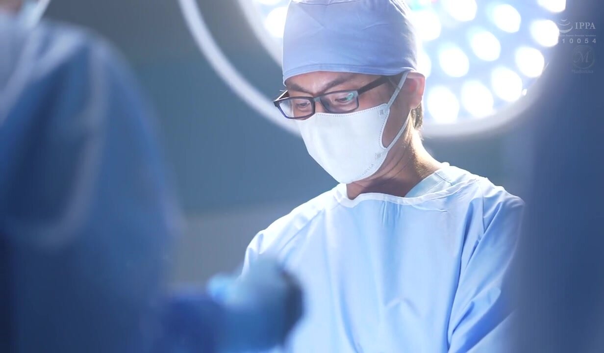 JUR-643 A beautiful married female doctor submissively kisses and cums inside her wealthy patient, moistening him with her saliva and love juices. Shinohara Iyo