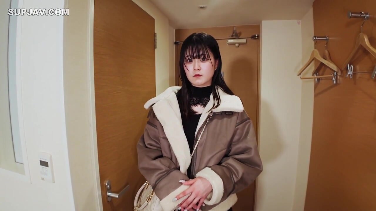 20-year-old Meiji Gaku Student Beauty, A Girl Who Is After Money, Is Developed And Inseminated In A See-through Costume, And She Goes Into Convulsions