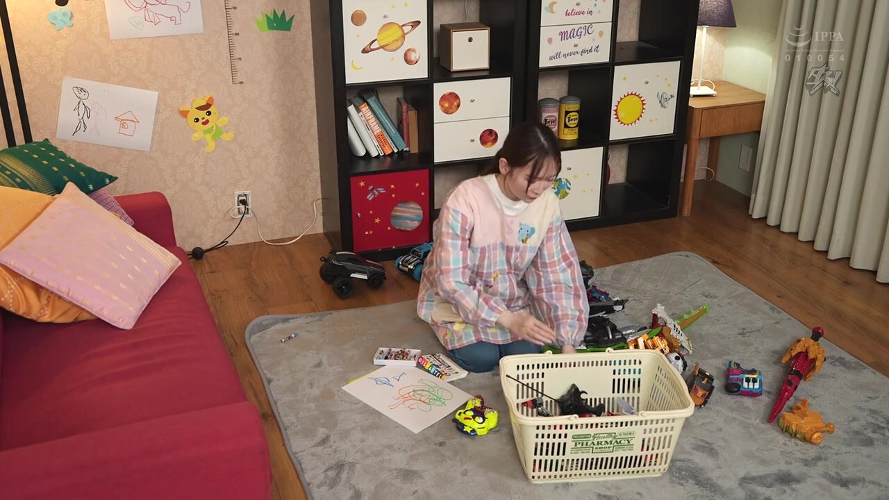 DASS-905 The beautiful big-breasted body under her apron catches the eye… Hinano Shirayuki, a convenient creampie masturbator who accepts the unreasonable complaints and penises of the virile fathers with her pussy.