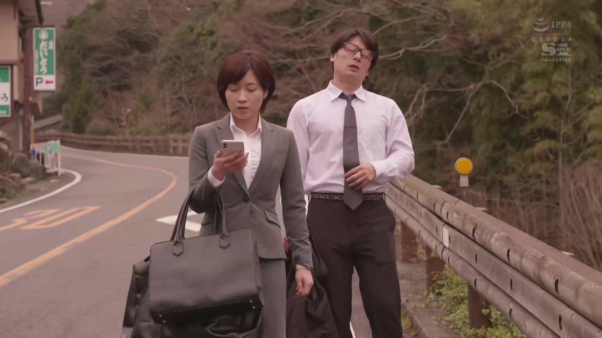 SSNI-815 A Female Boss Shares A Room At A Hot Spring Resort With Her Stupid, Useless Coworker… And He Fucks Her Until She Cums Again And Again… – Saki Okuda