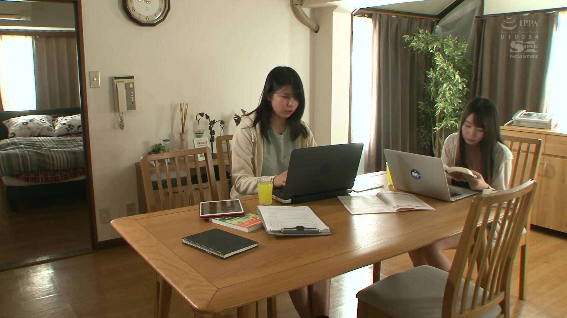 SSIS-118 After a month of holding off, she went away for two days and I cheated on her with her best friend with great SEX. Aika Yumeno