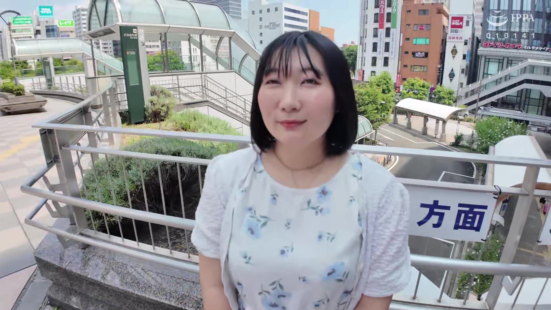 YOCH-018 Mayuri Hanamura, 40 years old, makes her AV debut with a fair-skinned body and a desire to cum, thinking of her husband for the first time