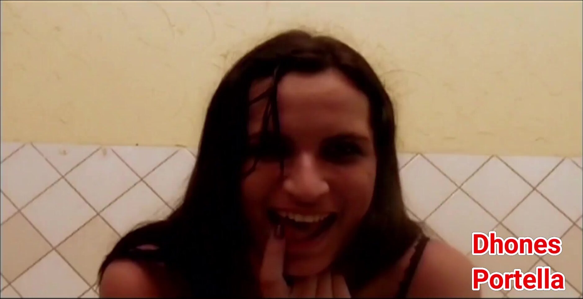 Catching My Hot Neighbor Valéria Martins