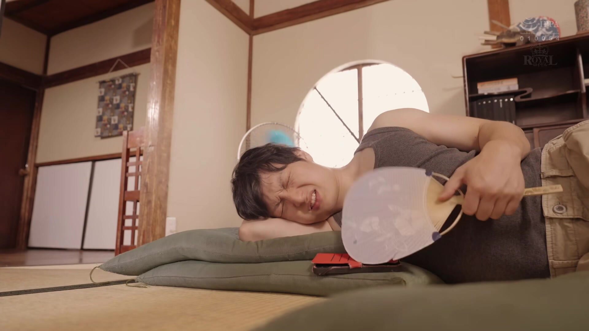 ROYD-211 In the countryside without air conditioning, he has a hot and steamy sex session with his gal childhood friend, squirting and dripping with juice.