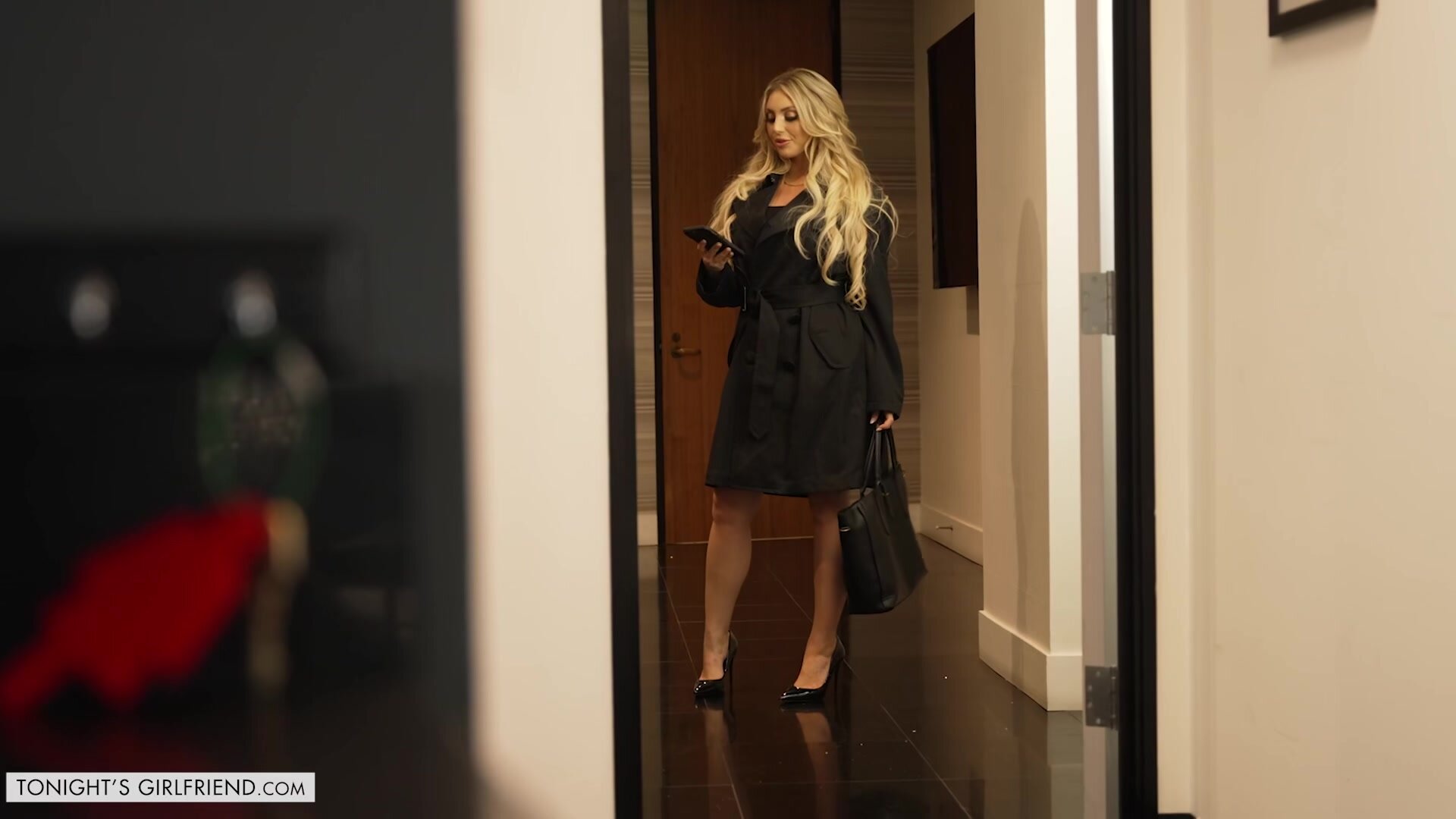 Kayley Gunner – Busty Blonde Porn Star Kayley Gunner Gives Fan Her