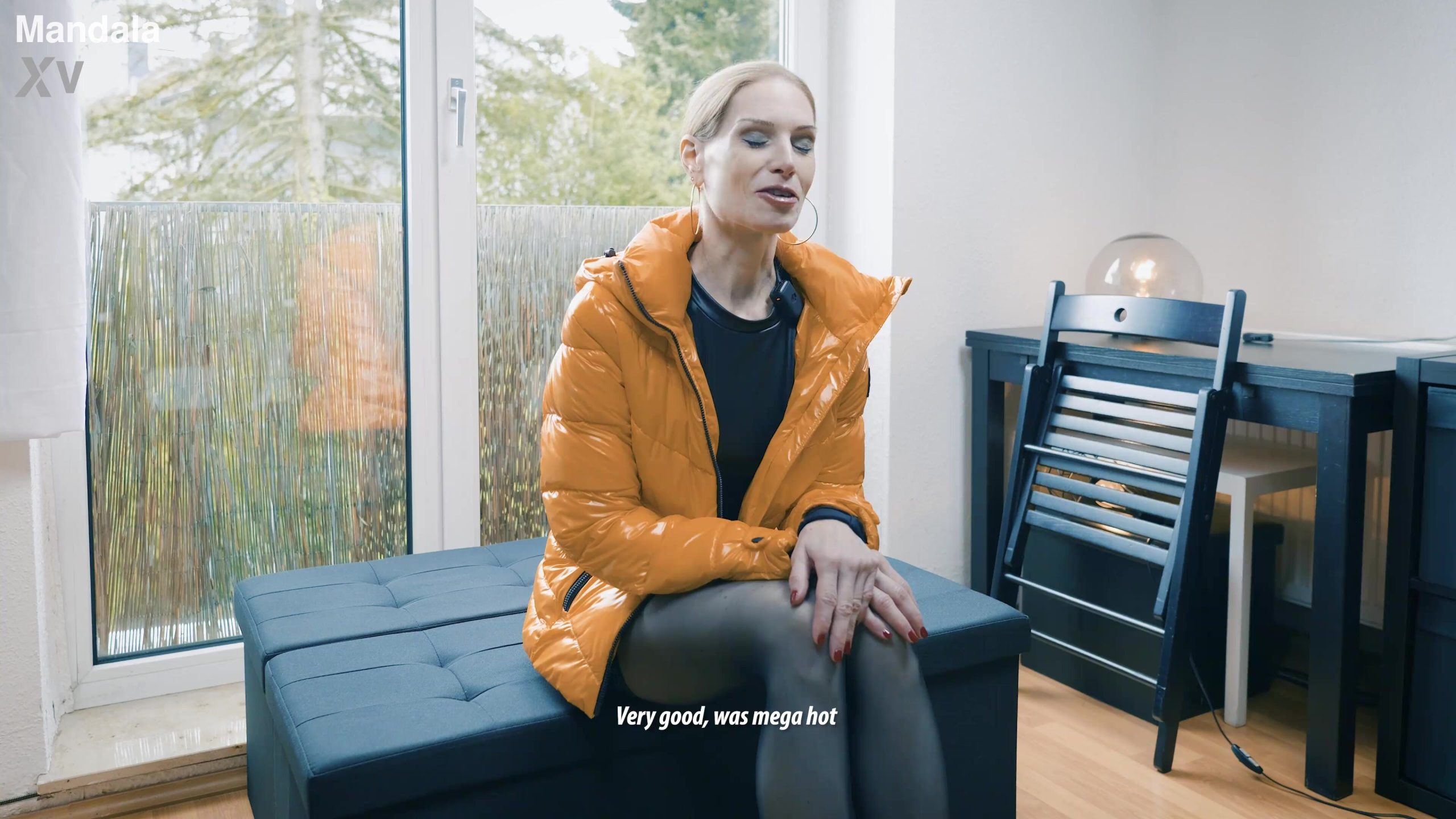 Hot MILF in nylons and winterjacket – XVideosRED