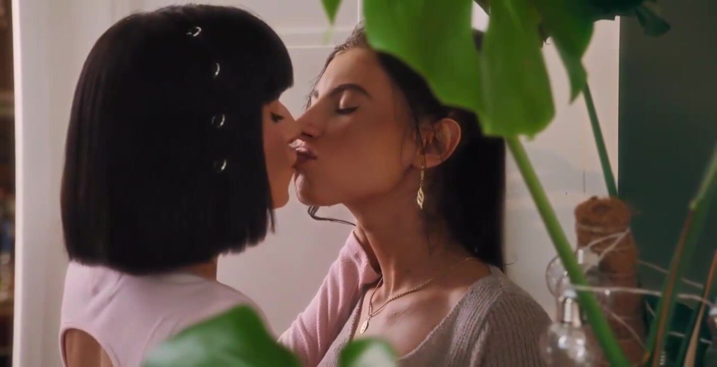 Sarah Heizel Lilly Bella