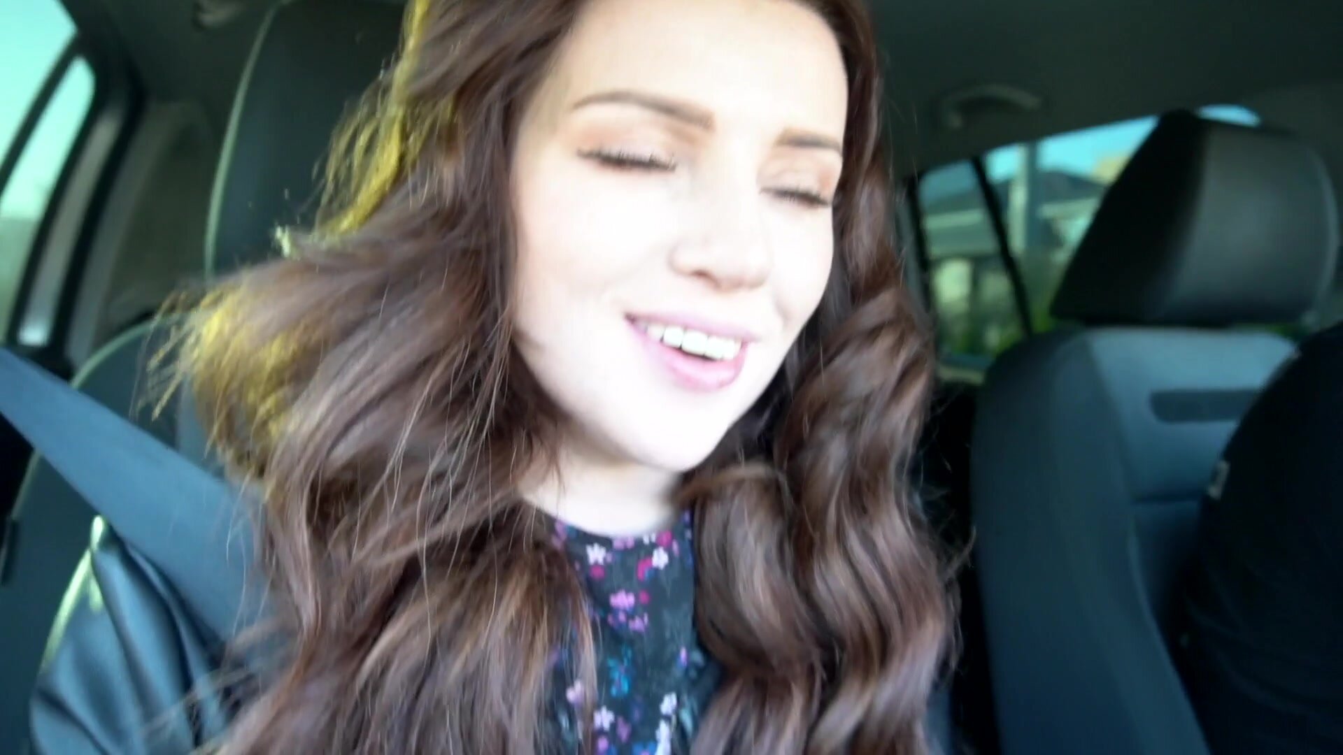 Luna Roulette – A Girl Gave A Blowjob To A Guy In A Car In A Parking Lot ⁄ Dreamerxxx