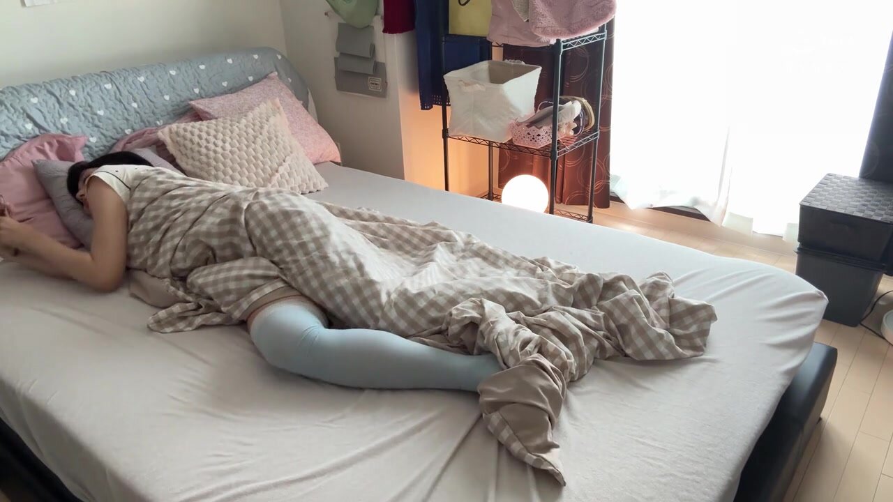 AKDL-360 An intelligent office lady in sales. As a reaction to her serious student days, she fell in love with someone just by kissing them, and now she’s a cock-crazed slut.