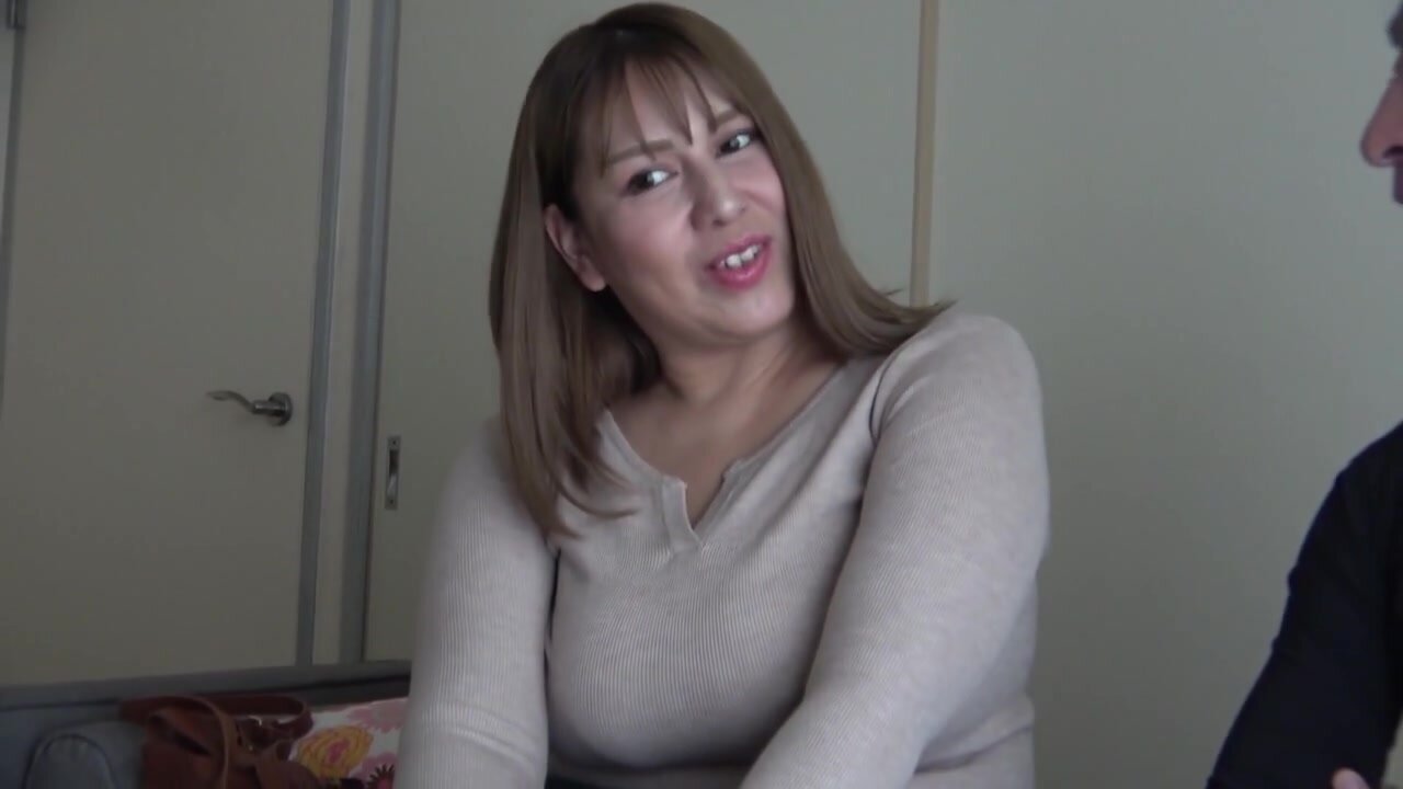 The K Cup Half-size Girl Has An Incredibly Sexy Ass! The Men Who Have Met And Masturbated To This Woman Are Truly Blessed, Her First Sex Post